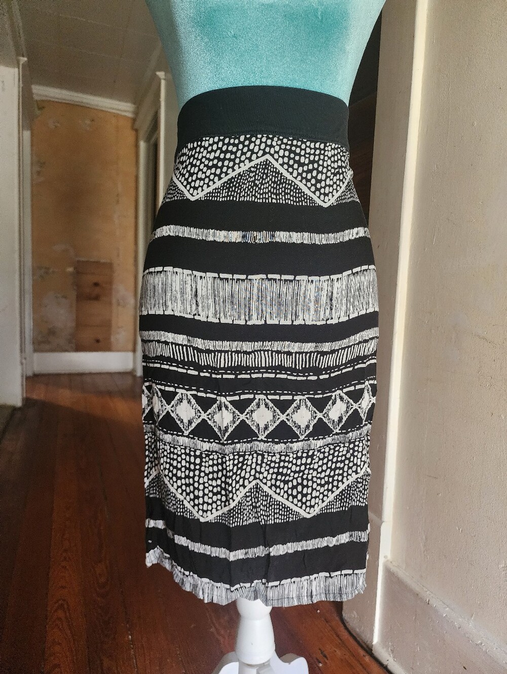 Asymmetrical Patterned Fishtail Hem Midi Skirt